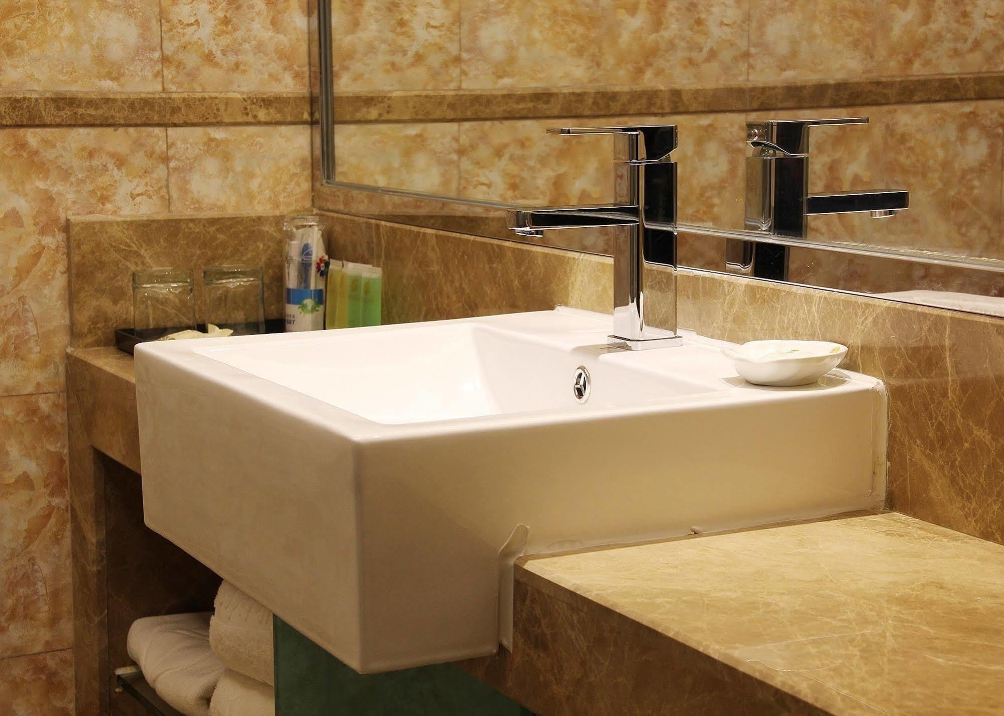 Zhuhai Platinum Holiday Hotel 外观 照片
